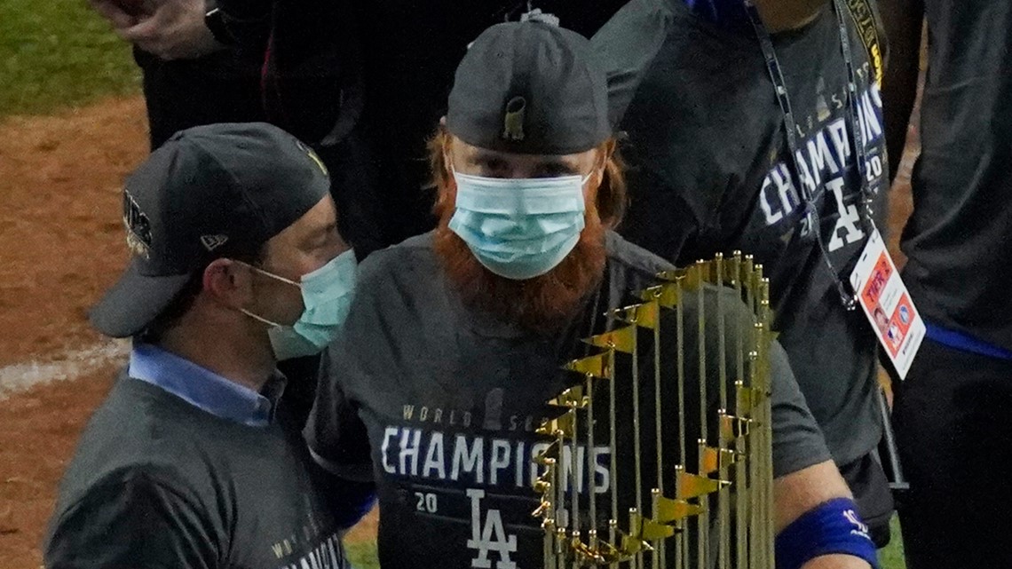 Justin Turner tests positive for coronavirus just before Dodgers