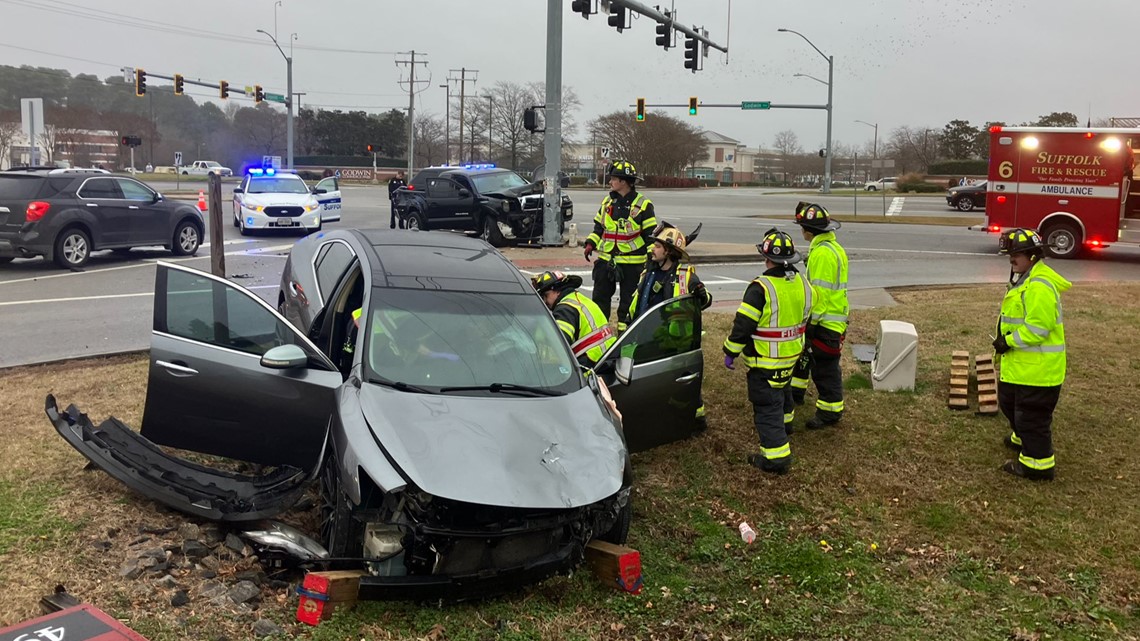 Two People Seriously Hurt In Suffolk Crash | 13newsnow.com