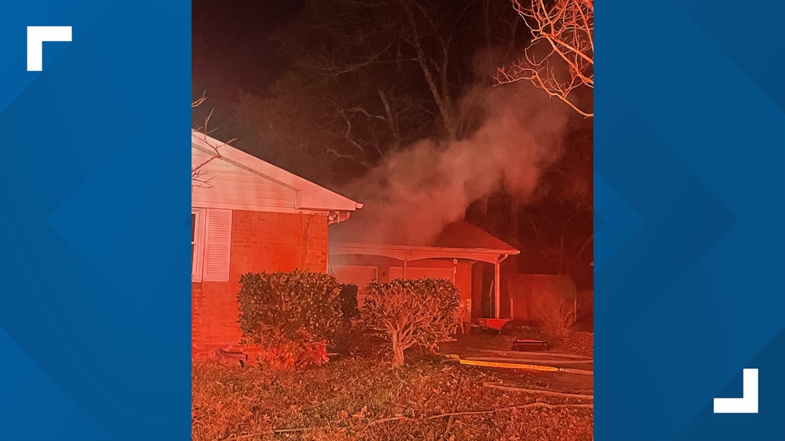 Chesapeake house fire leaves 6 displaced