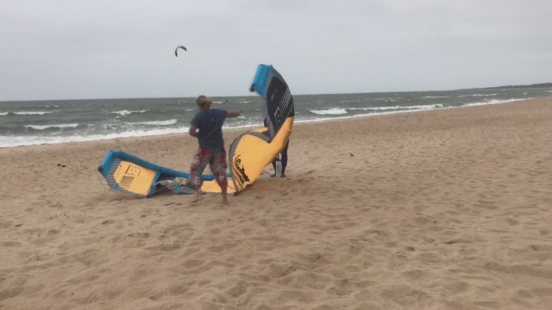 13News Now Daybreak anchor learns how to kite surf on the Virginia Beach Oceanfront