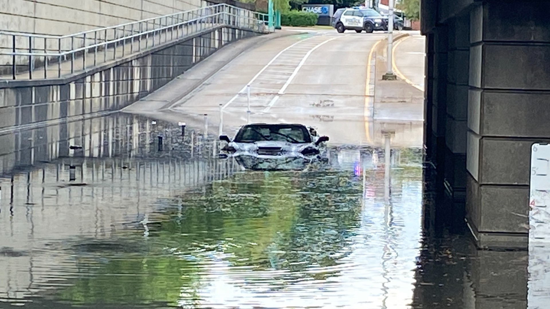 Flash flooding leaves cars stranded in Norfolk | 13newsnow.com