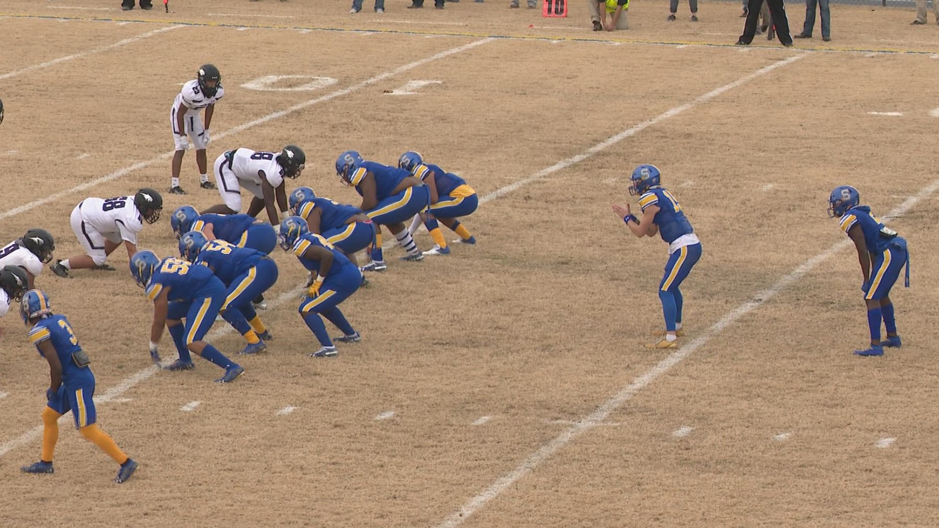 Oscar Smith bolted out to an early 14-3 and didn't let up on the gas pedal as they throttled Battlefield 49-10 in the Class 6 state semifinals on Saturday.