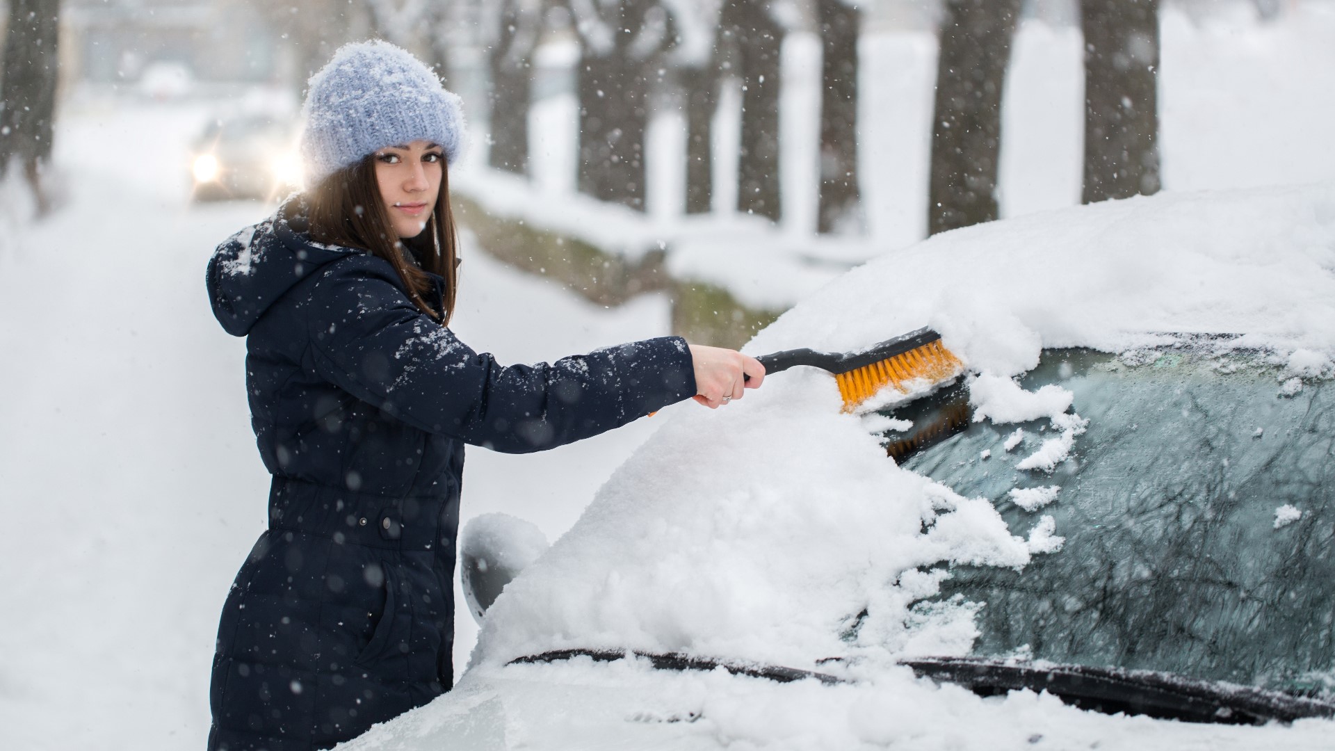 Clearing your car roof, hood and windows of snow is a common safety tip to avoid blinding yourself and other drivers. But it's not technically law in Virginia.