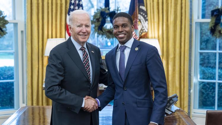 Newport News' new mayor meets President Biden during White House visit