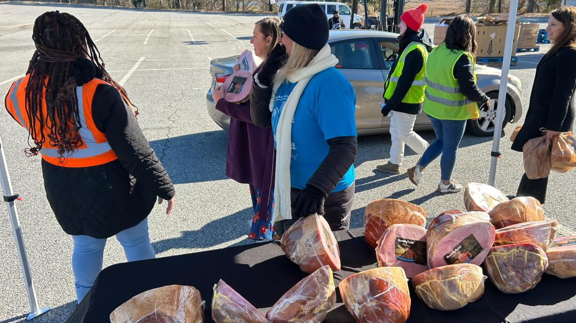 Smithfield Foods gives out holiday hams to Virginians in need