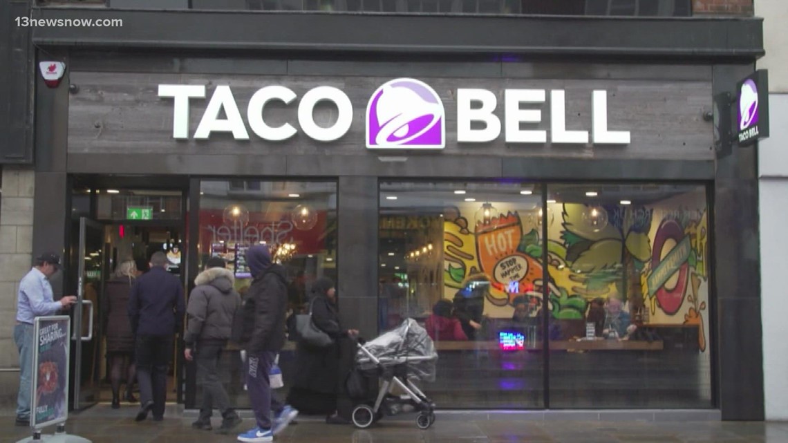 Dolly Parton working on Taco Bell musical to accompany return of Mexican pizza