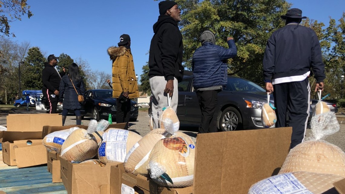 Tyrod Taylor Foundation Turkey Drive provides more than 300 meals in Hampton - Vimarsana News