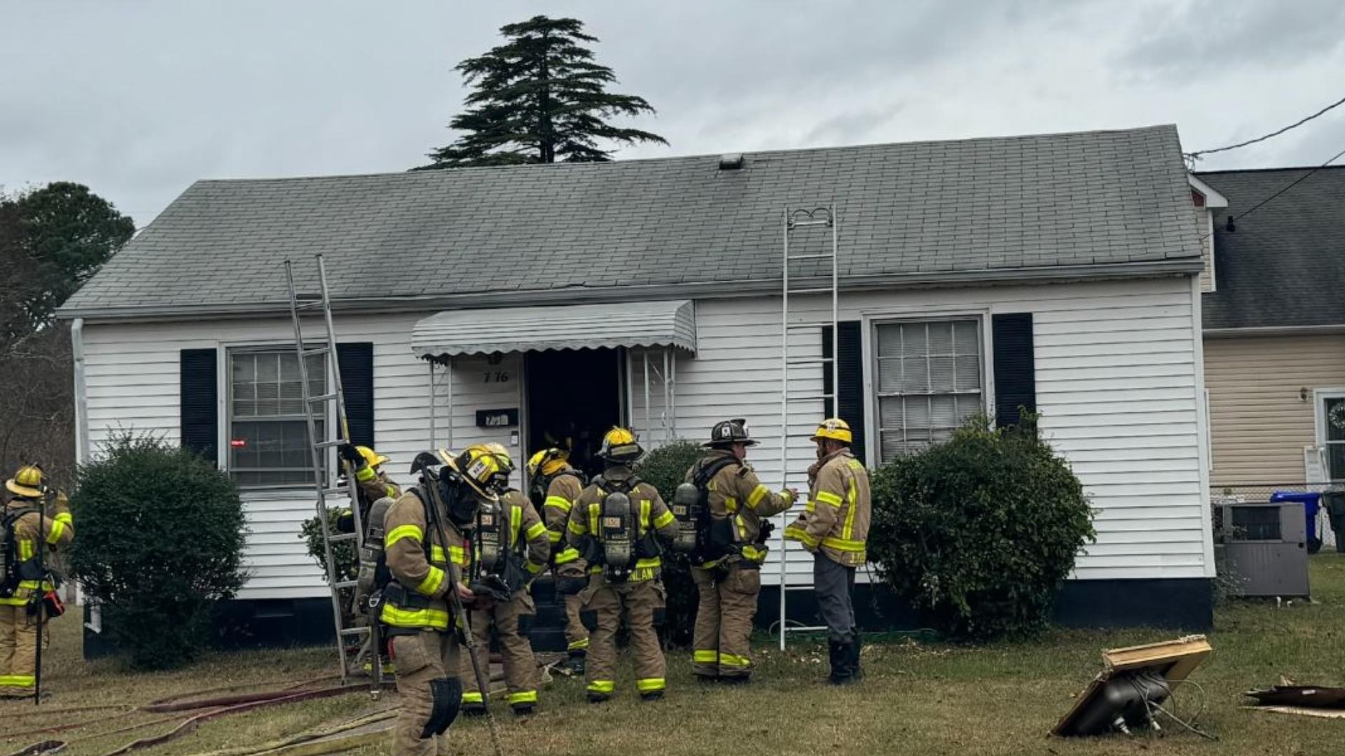 2 people, 1 pet displaced in Norfolk house fire | 13newsnow.com