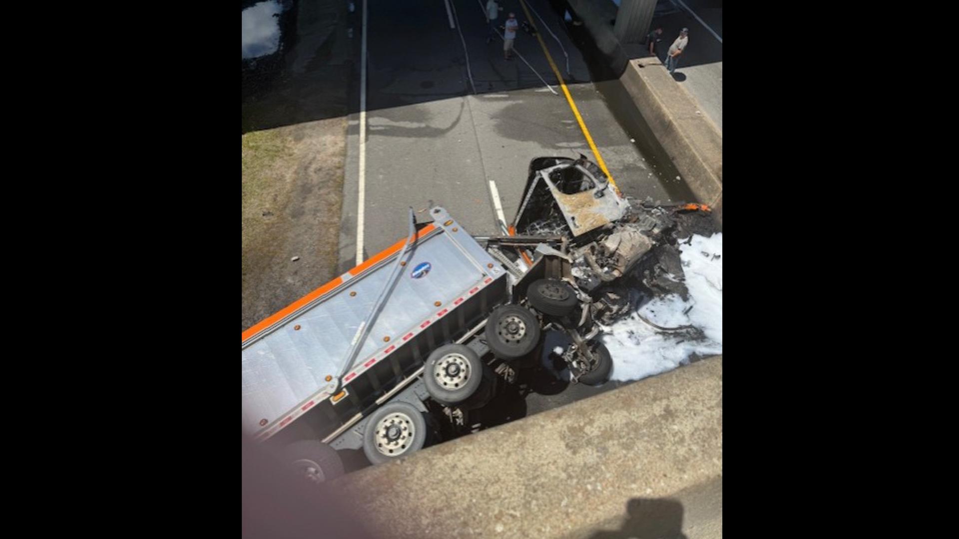 Dump truck falls from I-664 overpass, causes traffic delays in Suffolk ...
