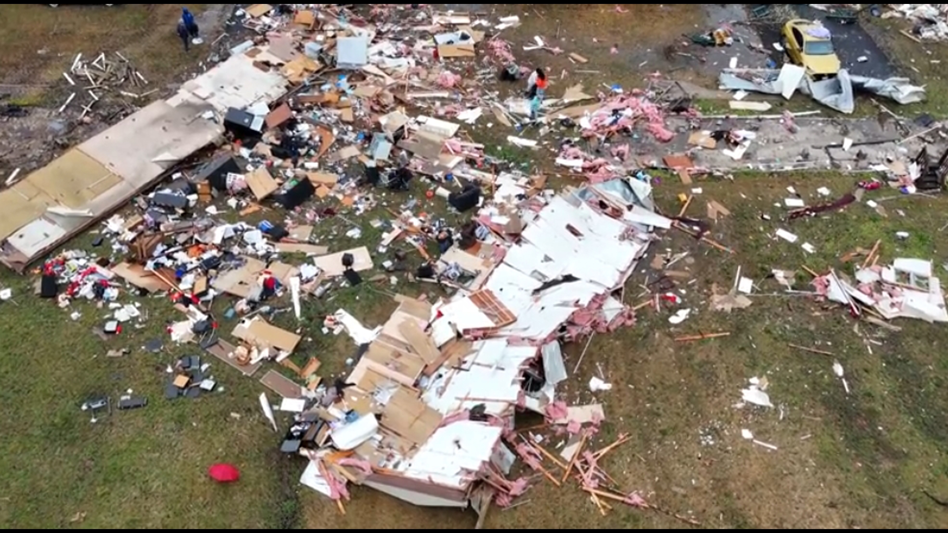 Devastating photos show damage left by tornado in NC neighborhood ...