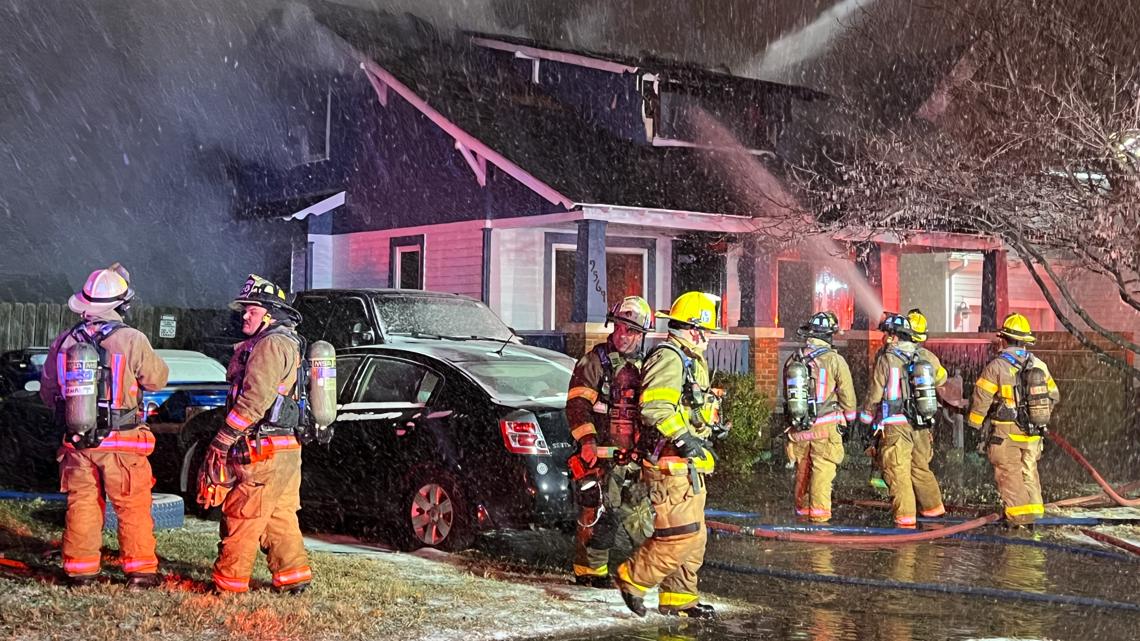 Norfolk fire sends 2 to hospital for smoke inhalation | 13newsnow.com
