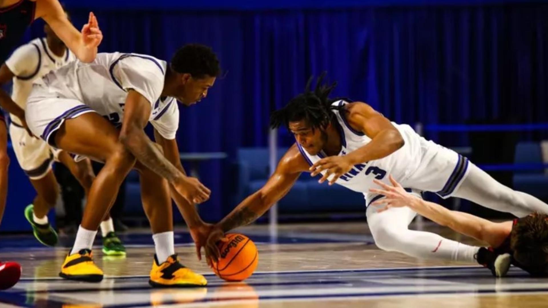 The Pirates extended its lead to 55-31 during the second half, fueled by a 9-0 scoring run.