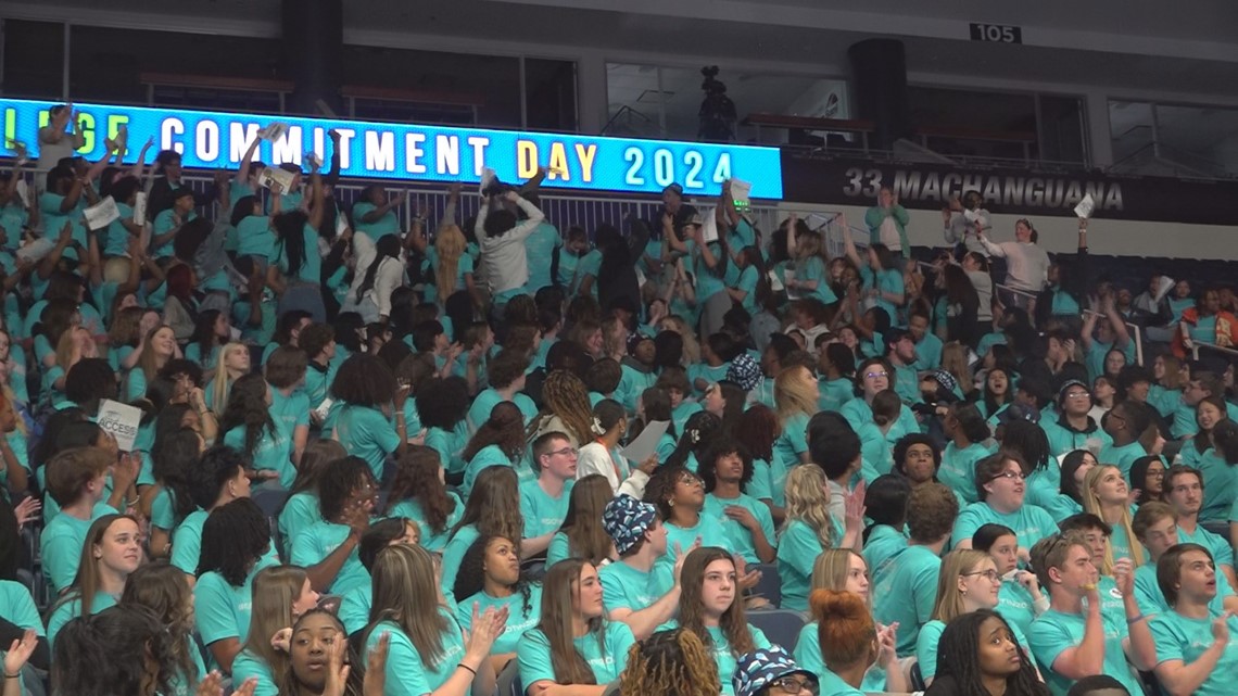 $54,000 in scholarships given to high school seniors - Vimarsana News