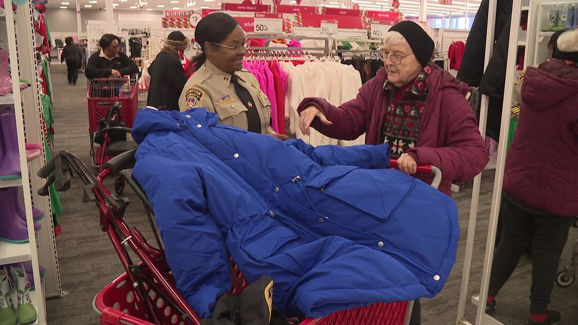 Hampton senior citizens, deputies, take holiday shopping trip - Vimarsana News
