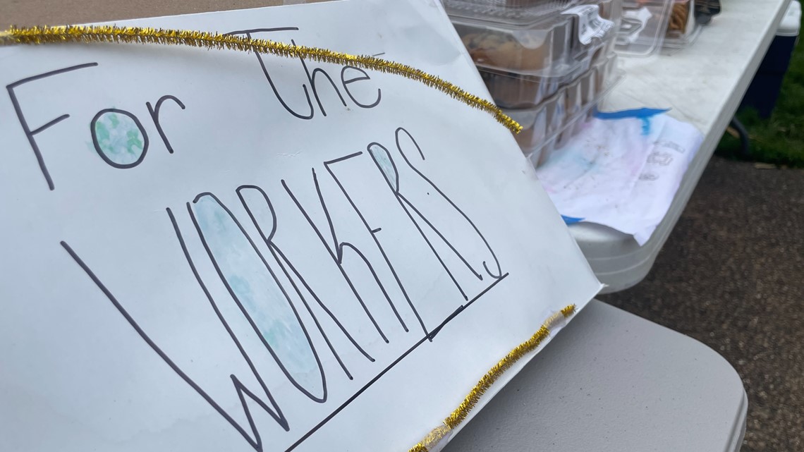 Neighbors give back to cleanup crew after Virginia Beach tornado - Vimarsana News