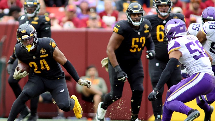 Iced-out Kirk Cousins celebrates Vikings 20-17 win over Commanders