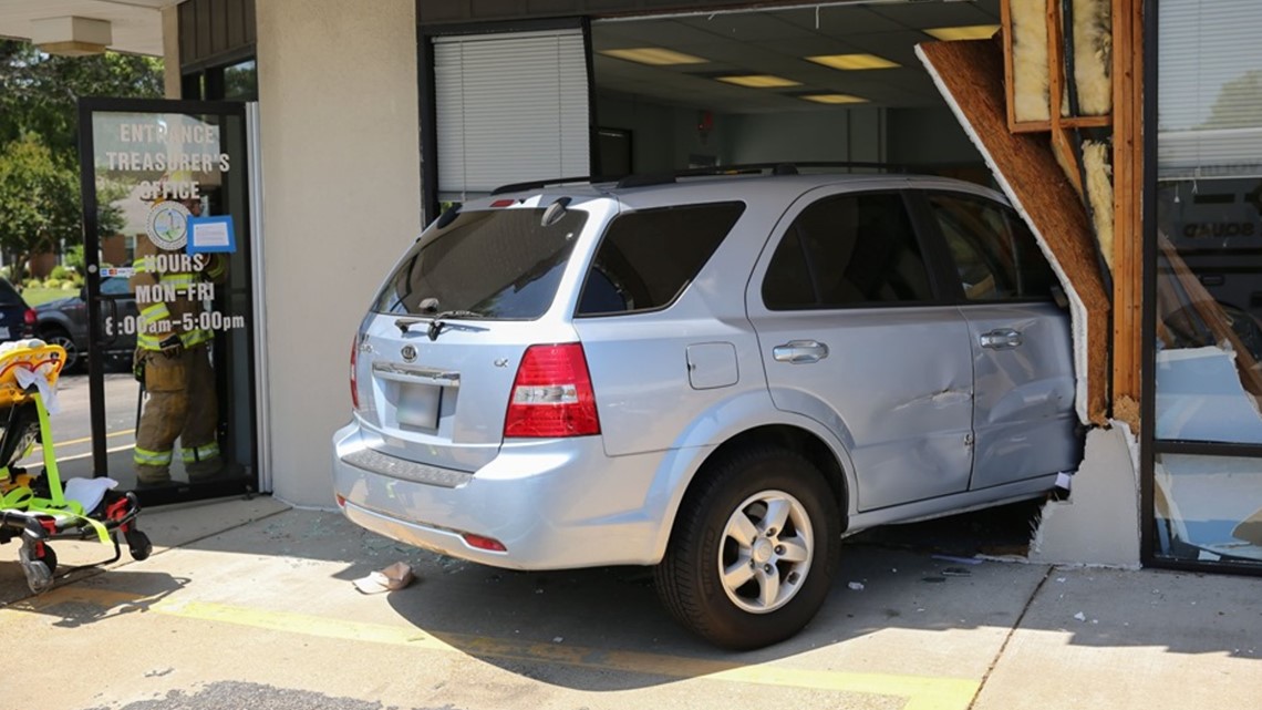 Car hits Virginia Beach Treasurer's Office
