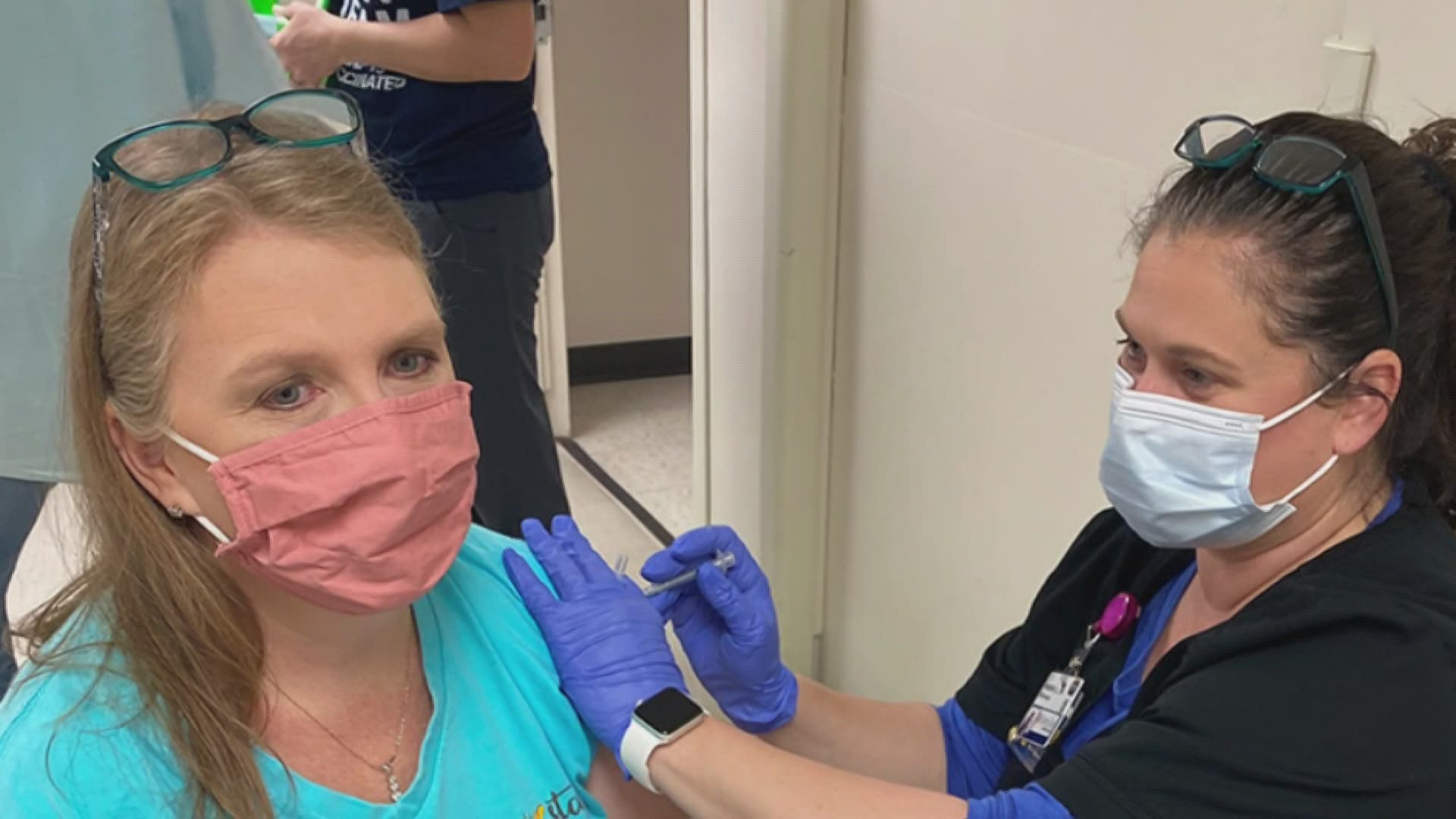 After experiencing a terrible case of COVID-19, Rhonda Earhart is encouraging everyone to get the vaccine to avoid sickness