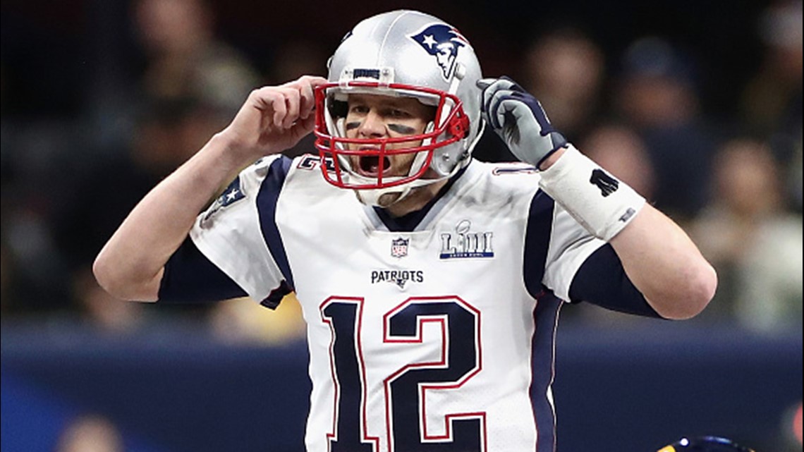 Tom Brady celebrates SIX Super Bowl championship rings then poses with  Gisele Bündchen